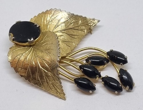 Beautiful vintage gold tone - beautiful,
