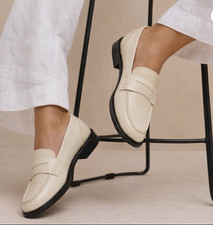 RUSSELL & BROMLEY Penelope