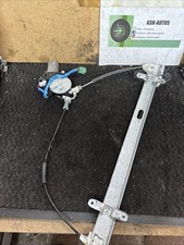 05 Honda CR-V mk2 Front Window