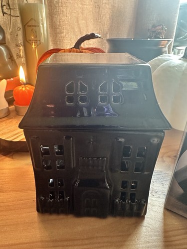 Spooky house wax oil burner - house,