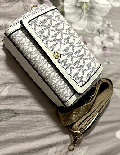 Michael kors logo monogram - michael,