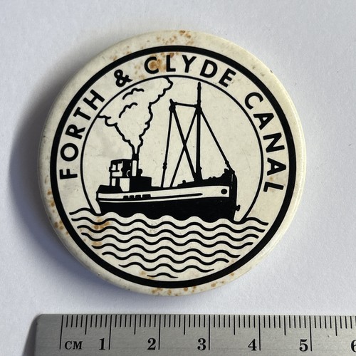 Note condition collectible pin - note,
