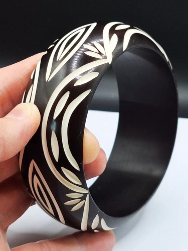 Vintage floral design bakelite - floral,