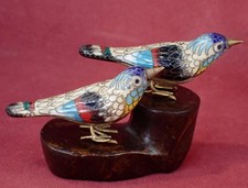 TWO CLOISONNE BIRDS ON WOODEN STAND FIGURINE / FIGURES VINTAGE