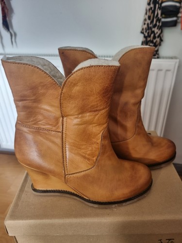 Dune tan distressed leather - tan,