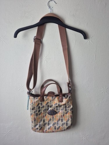 Fossil key per - cross, body