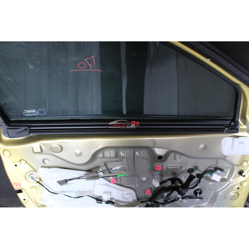 68172k2010 left front interior - front,