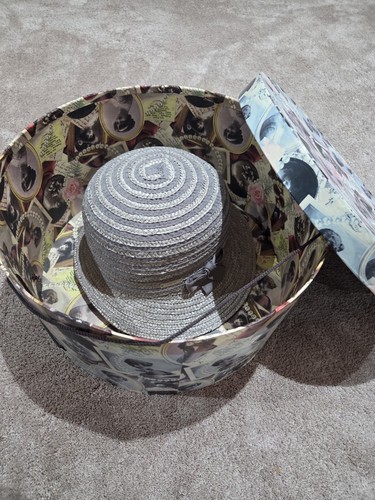 Seeberger hat with - with, box