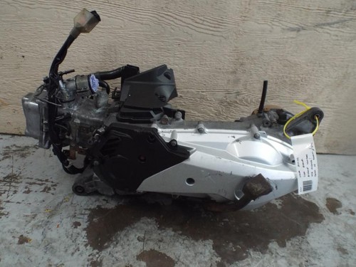Honda pcx125 scooter engine - honda,