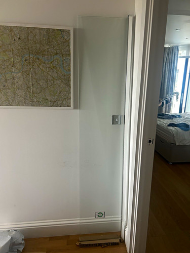 Merlyn 8mm wet room swivel
