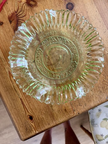 Rare green glass coronation - -,