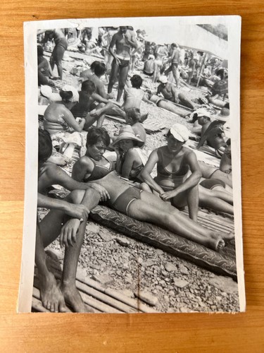 1970s beach bust legs - bust, hips