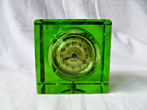 Solid green glass - solid, cube