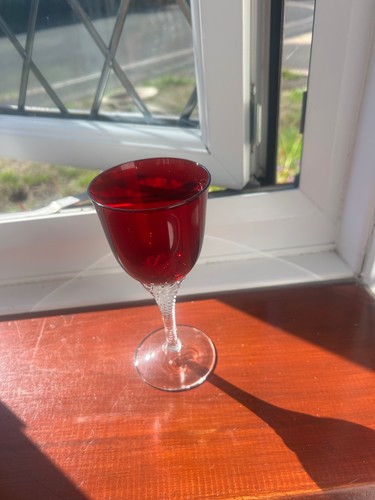 Glass wine cranberry - cranberry,