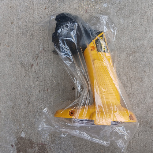 Dewalt 18v cordless flashlight - dewalt,