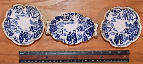 Two dishes one 5 tray - two,
