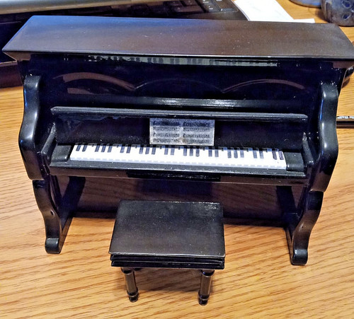 Vintage small wooden upright - vintage,