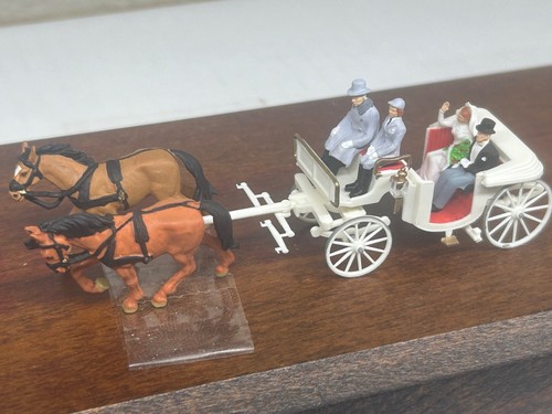 Twin horse drawn - twin, wedding