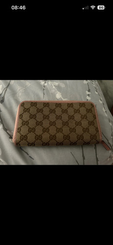 Authentic gucci zip around - zip,