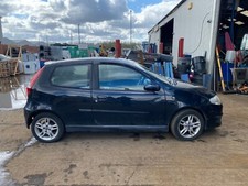 Breaking 2003 Fiat Punto Sportin 1.4 petrol   ONE WHEEL NUT