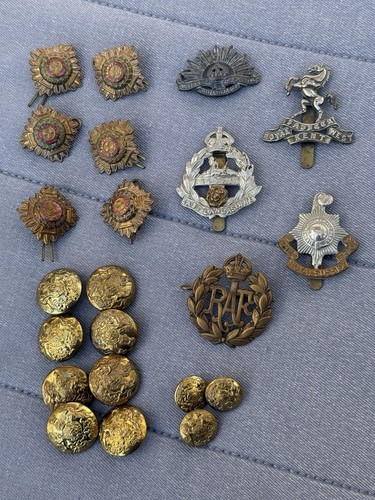 Various military buttons - various,