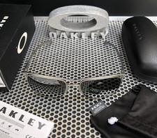 OAKLEY TITANIUM HOLBROOK Ti |