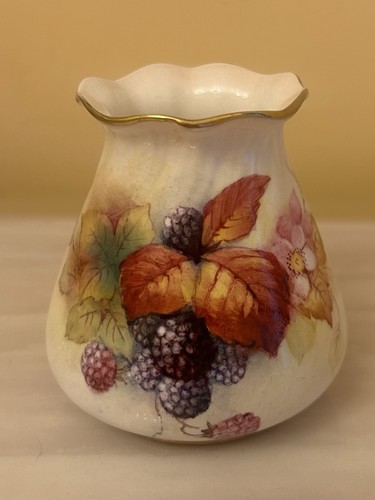Royal worcester kitty - worcester, blake
