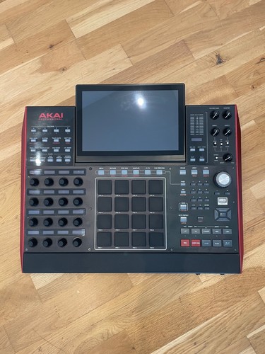 Akai mpc music sampler - akai,