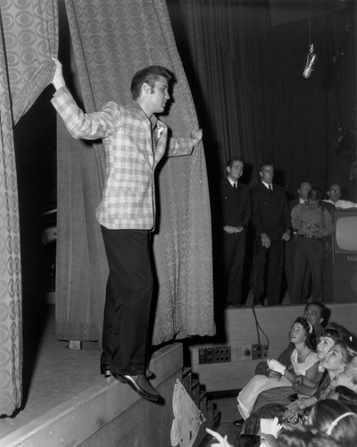 Elvis photograph no 3 - no,