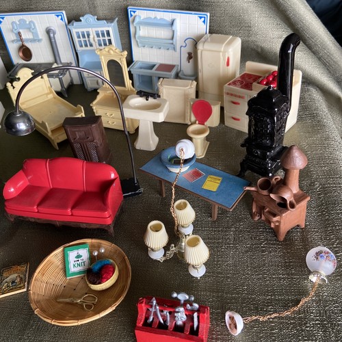 Huge lot vintage doll house - huge,