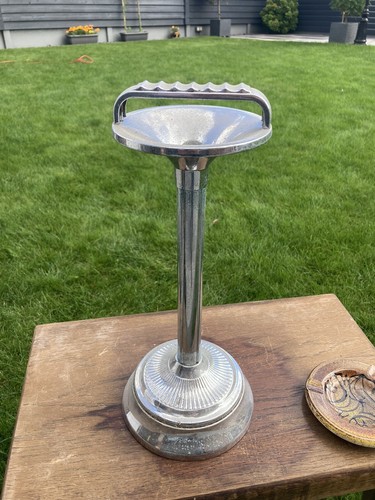 Vintage metal smoking stand - metal,