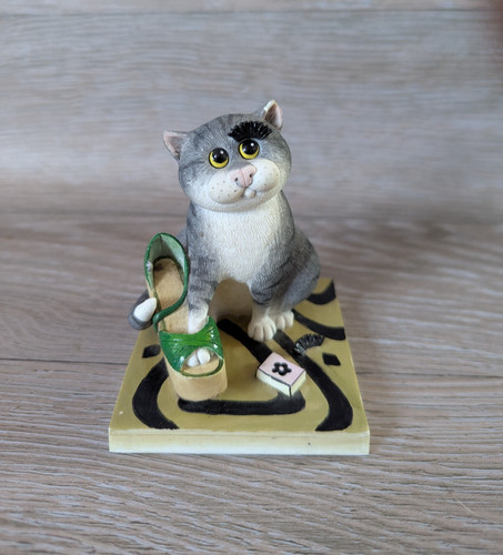 Comic curious cats linda - -,