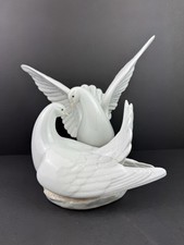 LLADRO Vintage Porcelain Kissing Doves Love Birds Figurine