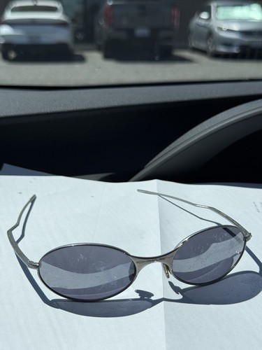 Vintage oakley wire - e,