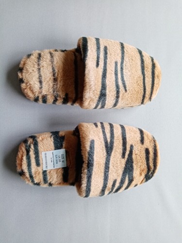 Slippers size medium - slippers,