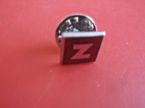 Tie stud badge chrome - /, ?