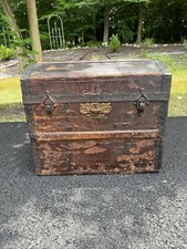 antique dome top steamer trunk Original Interior wall paper & Tray 15.5x17x20”