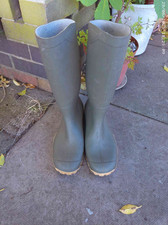 rubber wellington boots