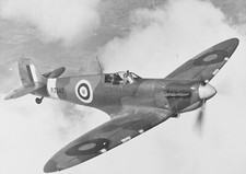 Reproduction Vintage World War 2 "Spitfire - Black & White" Poster, Size: A2