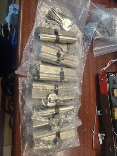Job lot yale - 6x, cylinder