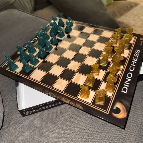 Disney parks world - dino, chess
