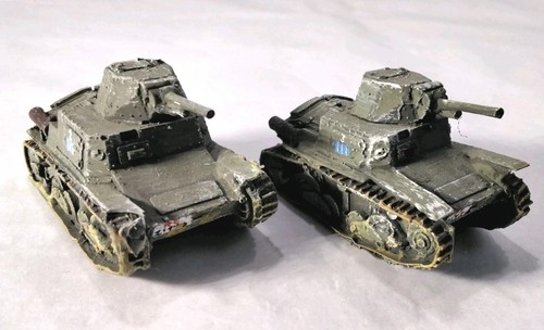 Pair well painted resin - pair,