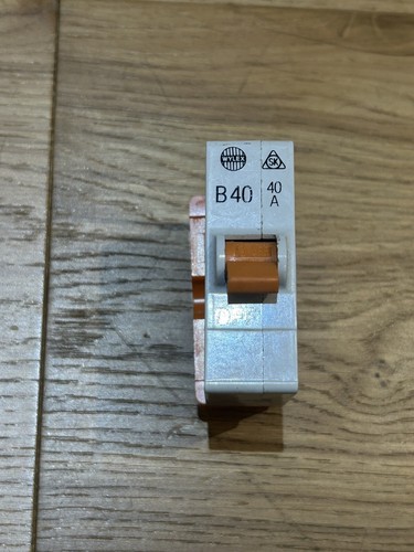 Wylex rewireable amp - type, b