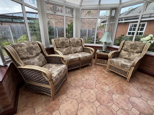 Lovely rattan conservatory - lovely,