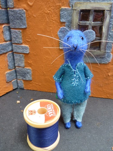 Ooak hand made blue needle - made,