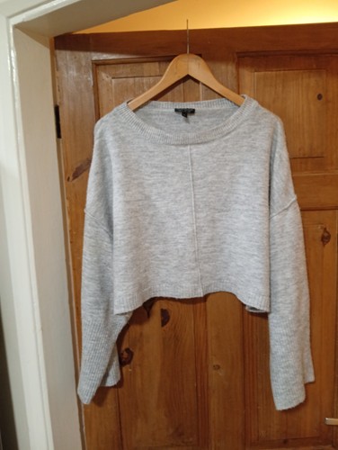 Grey cropped jumper with
