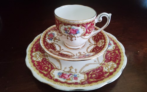 Vintage queen anne fine - 1,