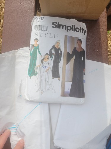 Simplicity 9033 medieval - 9033, dress