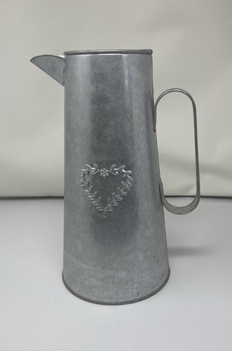 Tin jug with - with, for