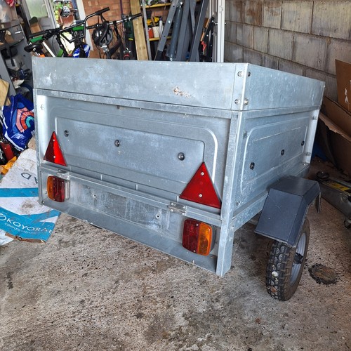Erde 102 trailer with - , spare